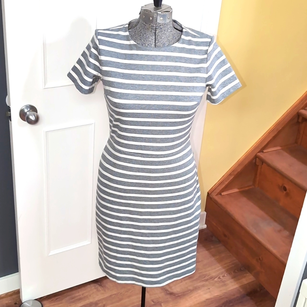 🥳Host Pick🎊Old Navy ladies short sleeve dress